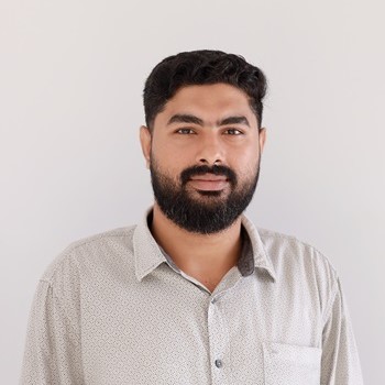 Jishad, Accountant